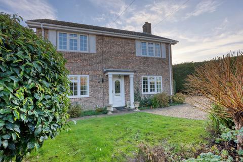 1 Lomond Close, Oakley, Basingstoke, RG23 7NA