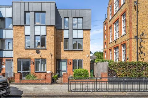 2 bedroom terraced house to rent, Gatton Road, Tooting Broadway, London, SW17