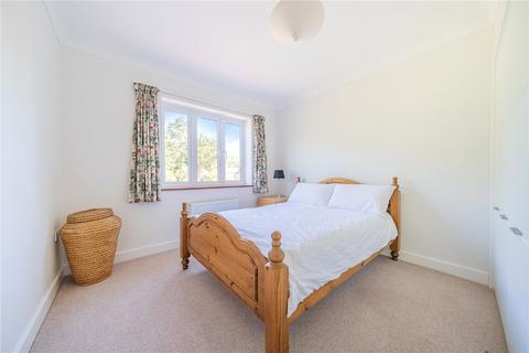 34 Beavers Road, Farnham, GU9 7BD