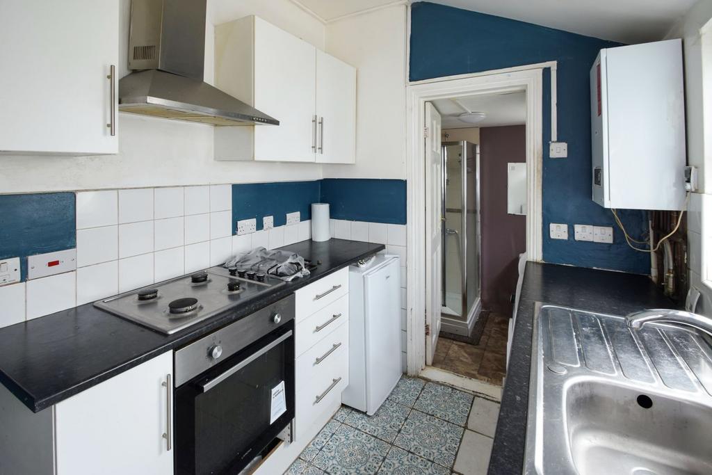 Herbert Road, Chatham, ME4 2 bed terraced house for sale £190,000