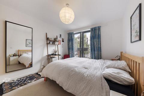 2 bedroom flat for sale, Blondin Street, London