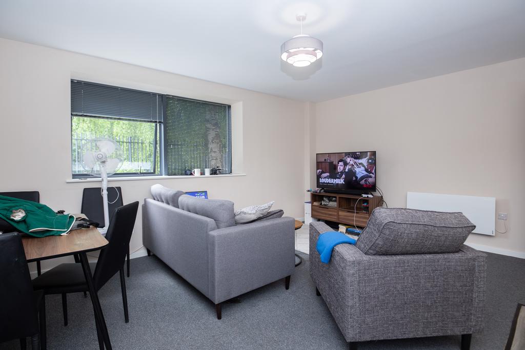 Apartment in Salford - More