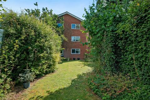 Flat 2, 16 Battenhall Road, Worcester, WR5 2BL