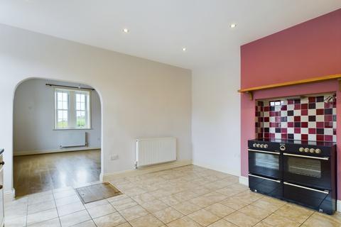 4 bedroom detached house to rent, North Cliffe, YO43 4XB