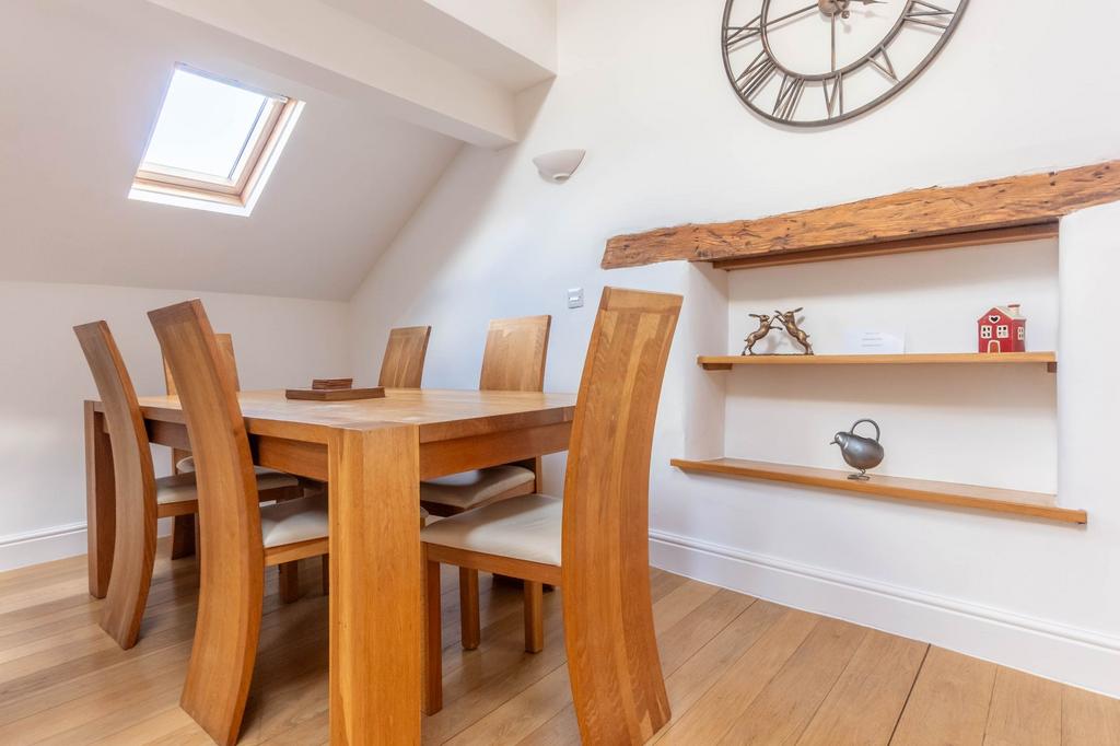 Sitting dining room
