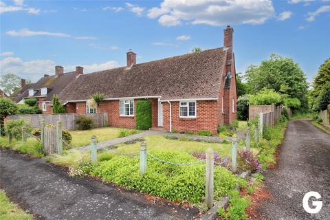 2 bedroom bungalow for sale, Christchurch Road, Ringwood, Hampshire, BH24