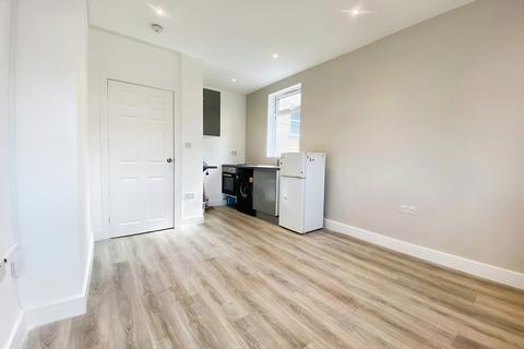 Studio to rent, Romford Road, Manor Park, E12 5JR