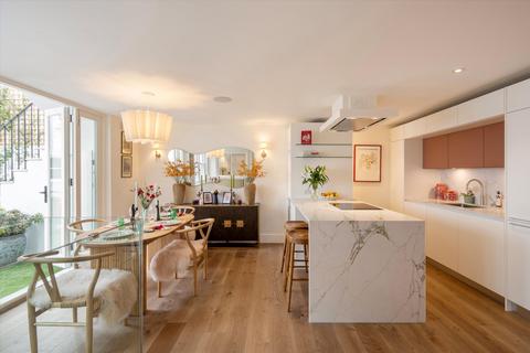 3 bedroom terraced house for sale, Codrington Mews, London, W11.