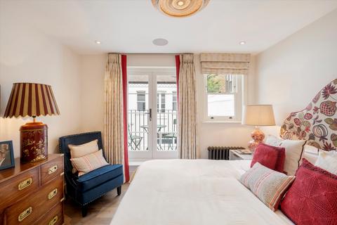 3 bedroom terraced house for sale, Codrington Mews, London, W11.