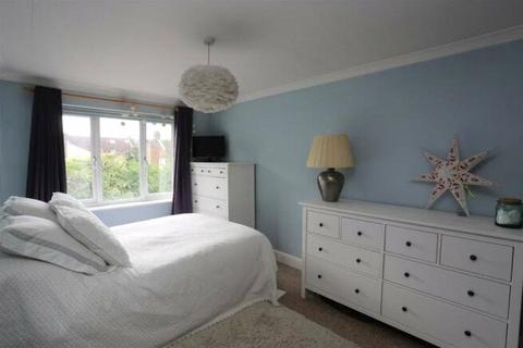 2 bedroom flat for sale, West Avenue, Walthamstow, London, E17