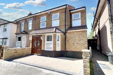 5 bedroom semi-detached house for sale, Hainault Road, Romford, RM5 3AA