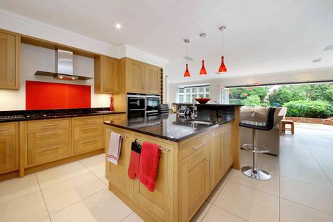 6 bedroom detached house to rent, Manor Lane, Gerrards Cross SL9