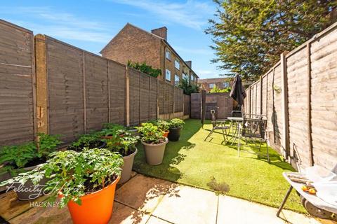 3 bedroom terraced house for sale, Cromford Path, Clapton, E5