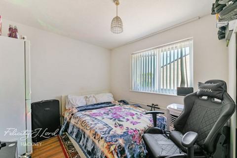 5 Cromford Path, London, E5 0TG