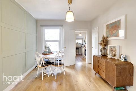 109 Douglas Road, Hornchurch, RM11 1AW
