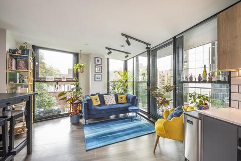 2 bedroom flat for sale, Tower Bridge Road, London