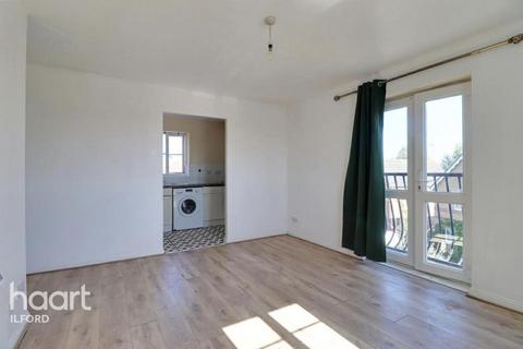 2 bedroom flat to rent, Keel Close, Barking
