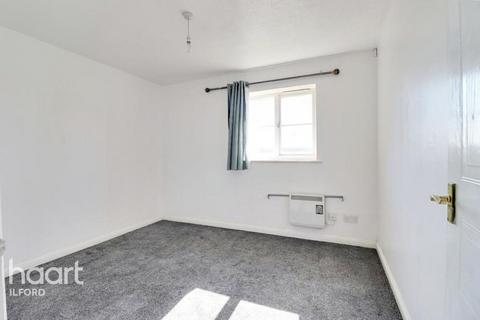 2 bedroom flat to rent, Keel Close, Barking