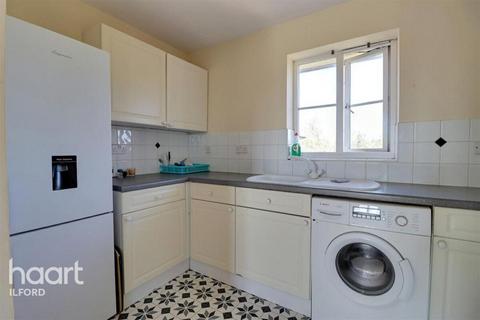 2 bedroom flat to rent, Keel Close, Barking