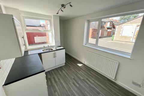 2 bedroom end of terrace house to rent, Blyth NE24