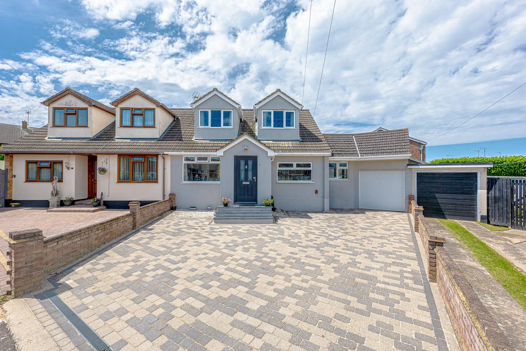 Bramble Close, Leighonsea, SS9 4 bed semidetached house for sale £500,000