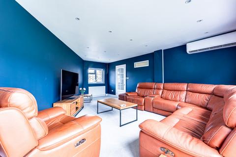 3 Bramble Close, Leigh-on-sea, SS9 5HD