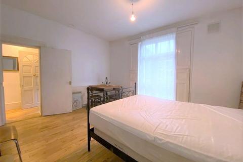 2 bedroom apartment to rent, Hanley Road, Stroud Green, London, N4