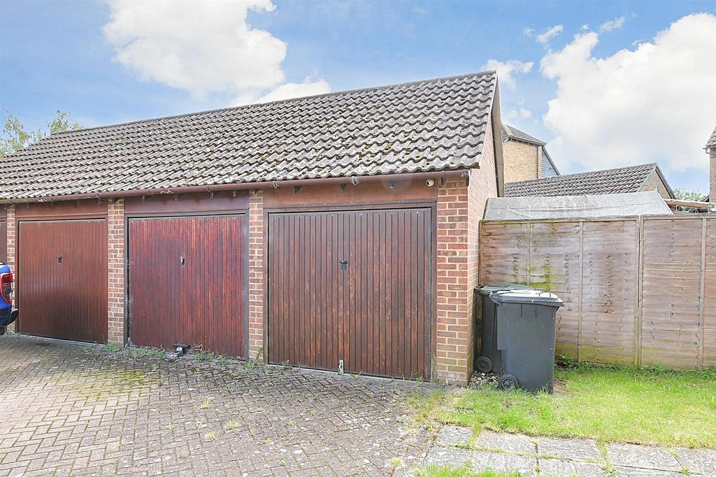 Coombe Close, Snodland, Kent 1 bed end of terrace house for sale £195,000