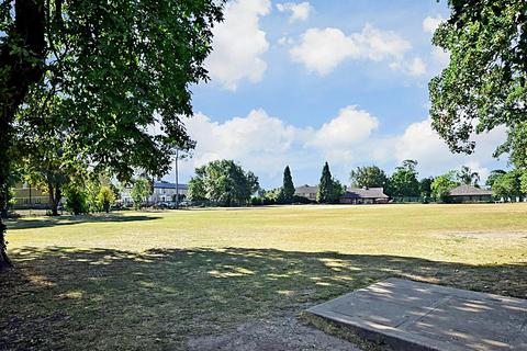 33 Coombe Close, Snodland, ME6 5HZ