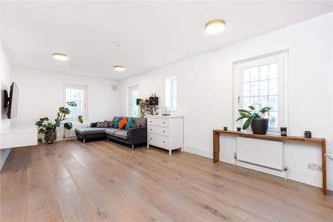 4 bedroom end of terrace house to rent, Rumsey Mews, London, N4