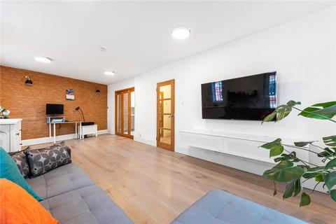 4 bedroom end of terrace house to rent, Rumsey Mews, London, N4