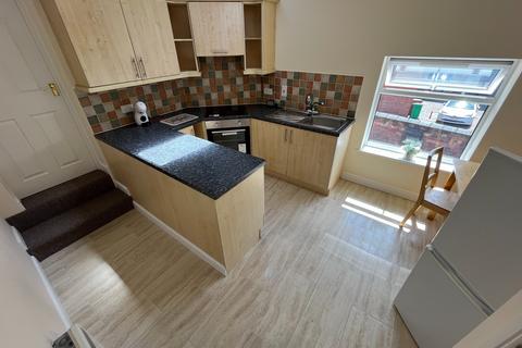 1 bedroom flat to rent, Derby Street, Burton-On-Trent, DE14