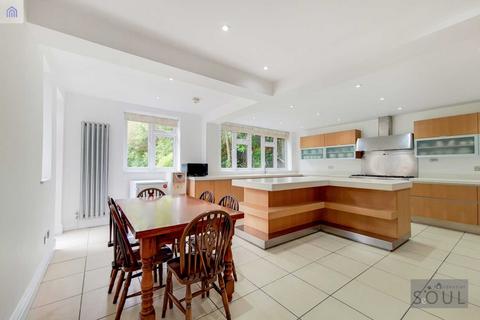 5 bedroom detached house for sale, Birchmead, Coombe Hill Road