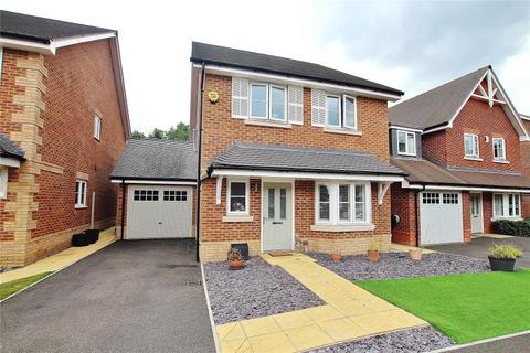 3 bedroom detached house to rent, Rose Meadow, Woking GU24