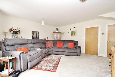 3 bedroom detached house to rent, Rose Meadow, Woking GU24