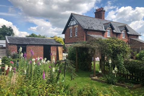 3 bedroom semi-detached house to rent, School Lane, Silk Willoughby NG34