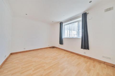 2 bedroom ground floor flat for sale, Amberdene, Uxbridge Road, Stanmore, Middlesex HA7 3LN