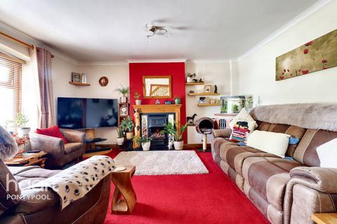 undefined, Elizabeth Row, Pontypool