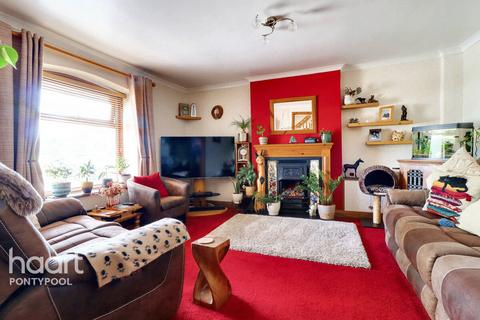 undefined, Elizabeth Row, Pontypool