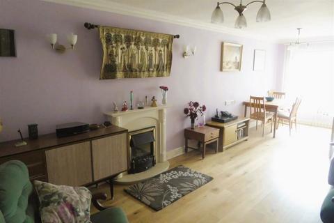 2 bedroom flat for sale, London Road , Isleworth, Middlesex, TW7 4EQ