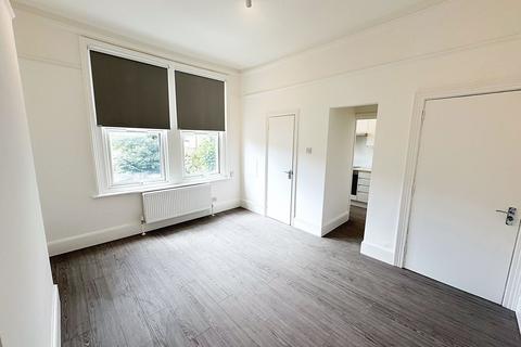 Studio to rent, Eardley Road, Streatham, SW16