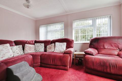 1 bedroom park home for sale, Crouch Park Pooles Lane, Hockley, SS5