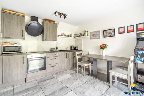 2 bedroom flat for sale, Guildford, Surrey GU1