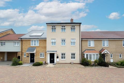 4 bedroom terraced house for sale, Henry Crescent, Rochford, SS4