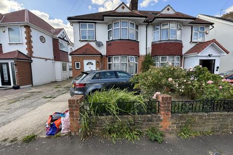 4 bedroom semi-detached house to rent, Sutton Hall Road, HOUNSLOW, Greater London, TW5