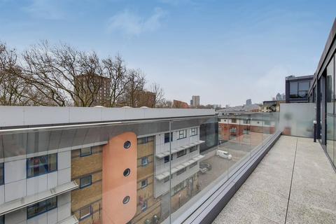 2 bedroom apartment to rent, London E2