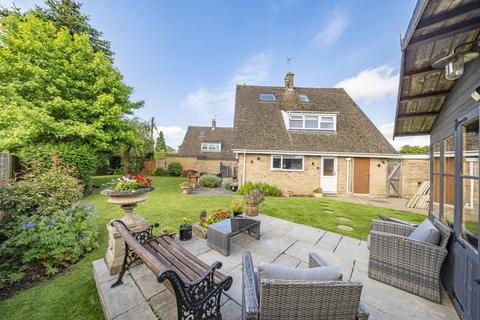 8 Fosseway Close, Moreton-in-marsh, GL56 0DX