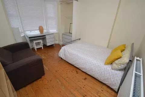 4 bedroom house to rent – pohled 2
