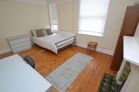 4 bedroom house to rent, 26 Dunlop Avenue, Lenton, Nottingham, NG7 2BW