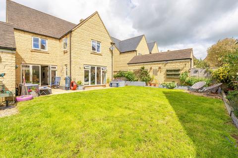 4 bedroom detached house for sale, Andrews Close, Tetbury